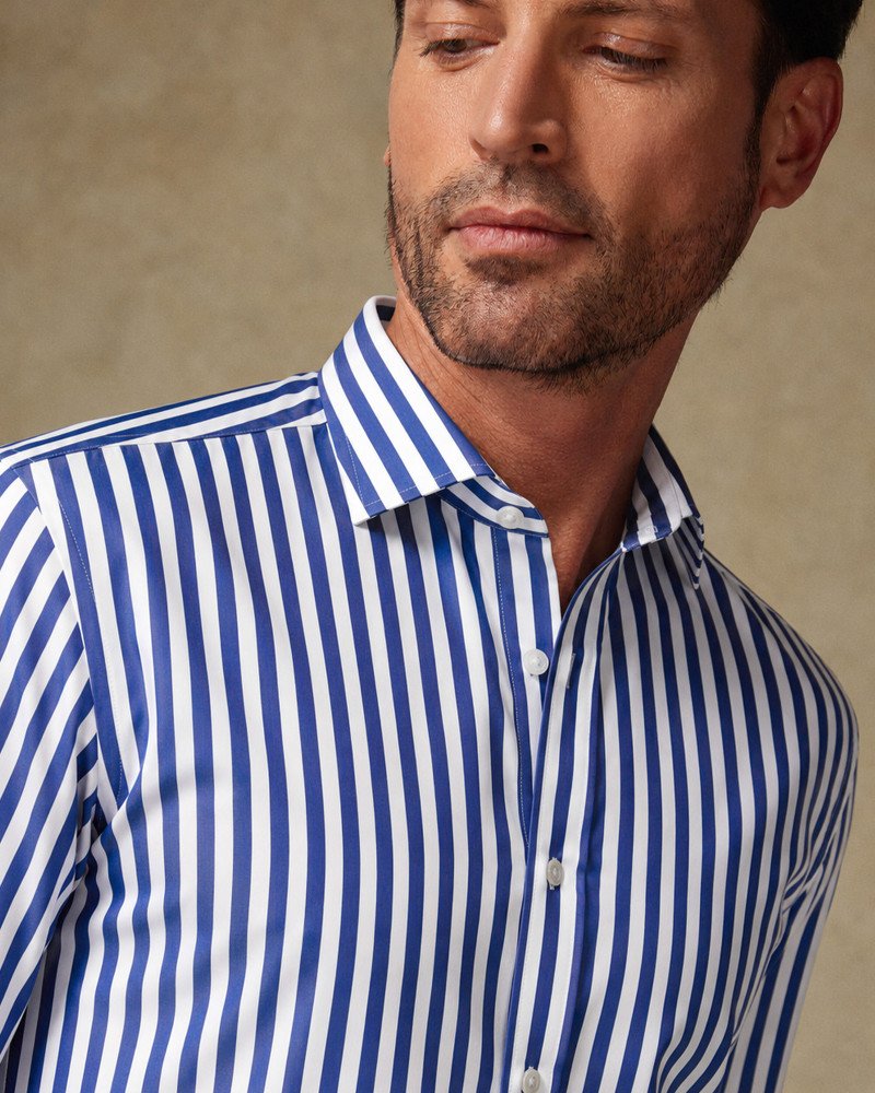 Chemise Blanche à larges rayures verticales bleu roi – Coupe Regular Fit